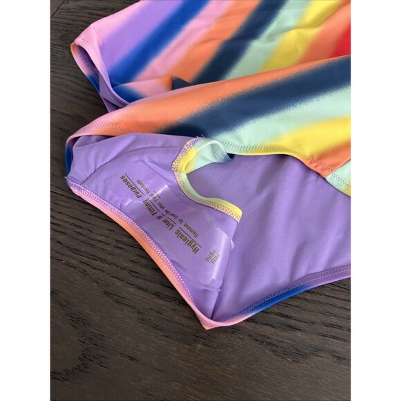 Old Navy Women’s One-Piece Swimsuit Rainbow Stripe Size XXL NWT - Picture 6 of 8